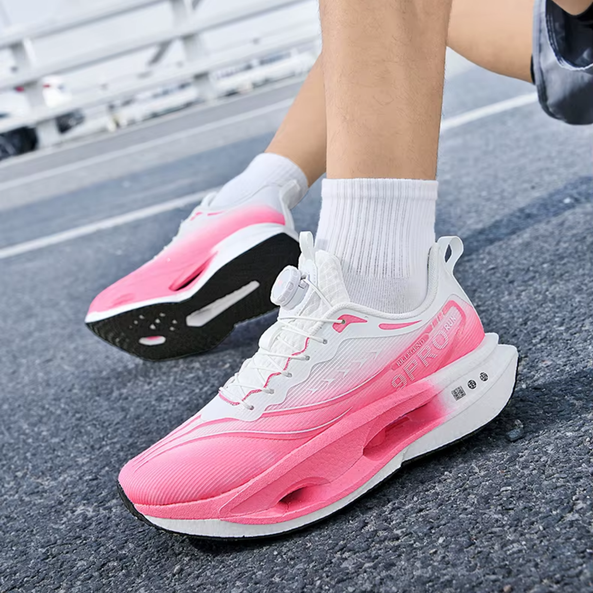 פלקס־ראן – נעלי ספורט קלות ונוחות לריצה ולהליכה יומיומית עם סגירה חכמה לנעילה מהירה