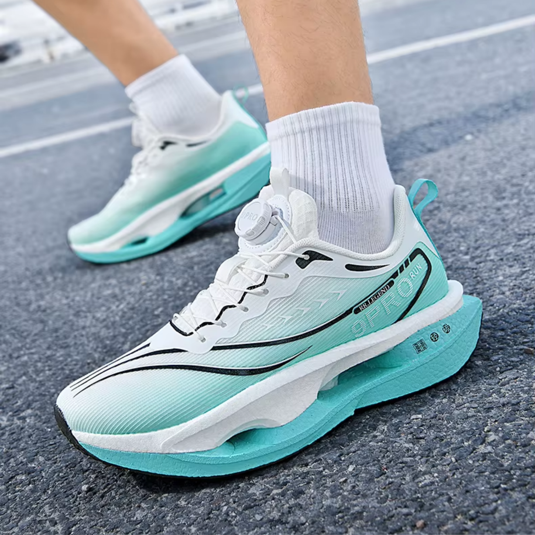 פלקס־ראן – נעלי ספורט קלות ונוחות לריצה ולהליכה יומיומית עם סגירה חכמה לנעילה מהירה