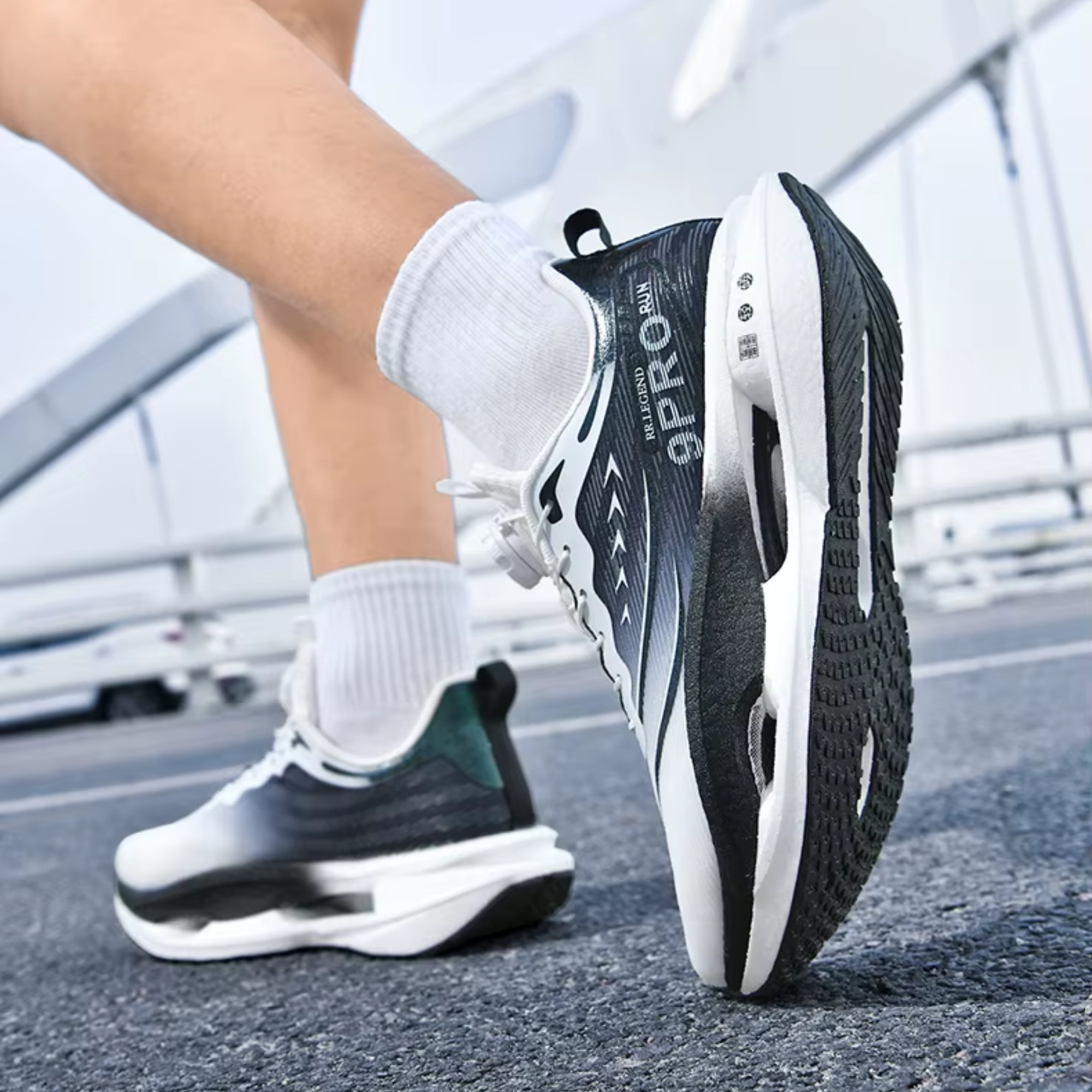 פלקס־ראן – נעלי ספורט קלות ונוחות לריצה ולהליכה יומיומית עם סגירה חכמה לנעילה מהירה