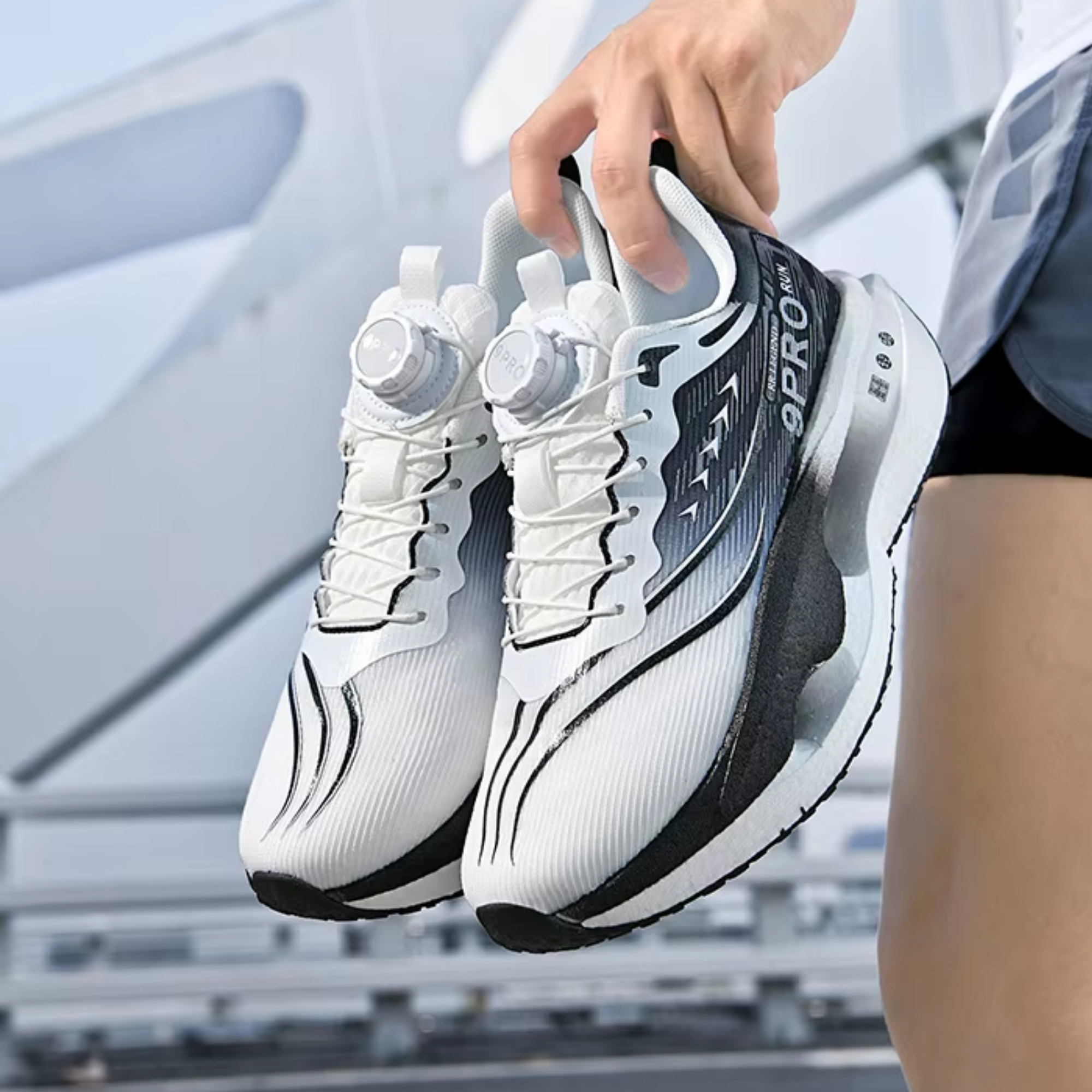 פלקס־ראן – נעלי ספורט קלות ונוחות לריצה ולהליכה יומיומית עם סגירה חכמה לנעילה מהירה