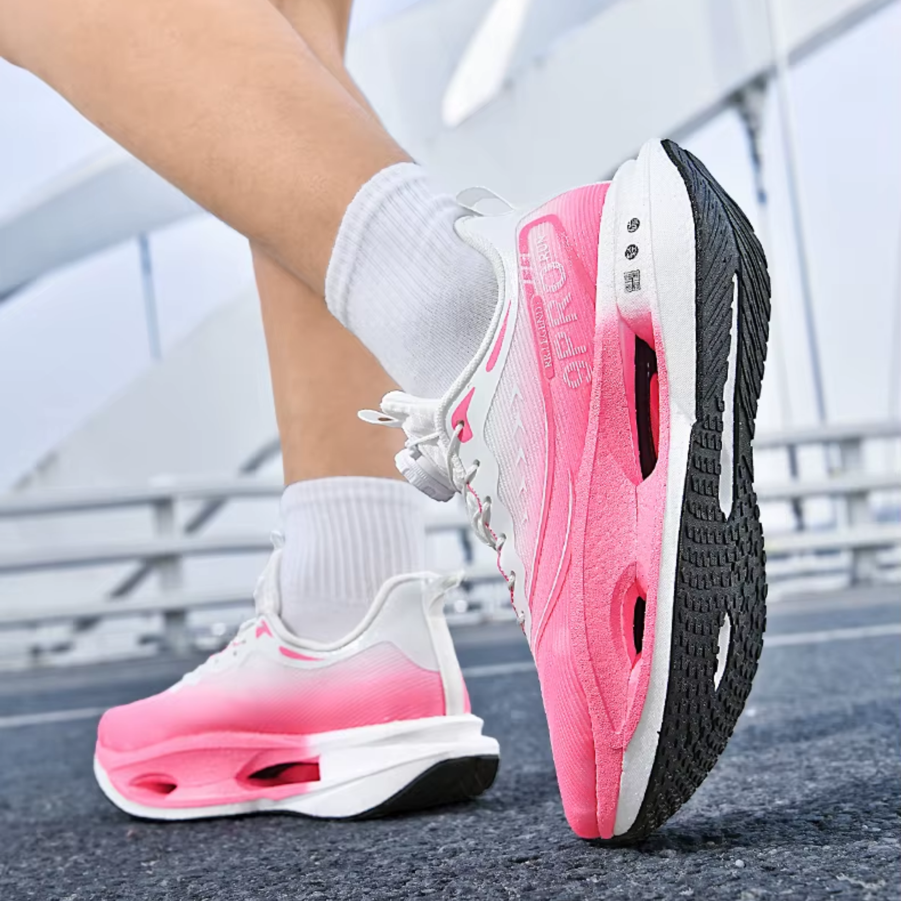 פלקס־ראן – נעלי ספורט קלות ונוחות לריצה ולהליכה יומיומית עם סגירה חכמה לנעילה מהירה