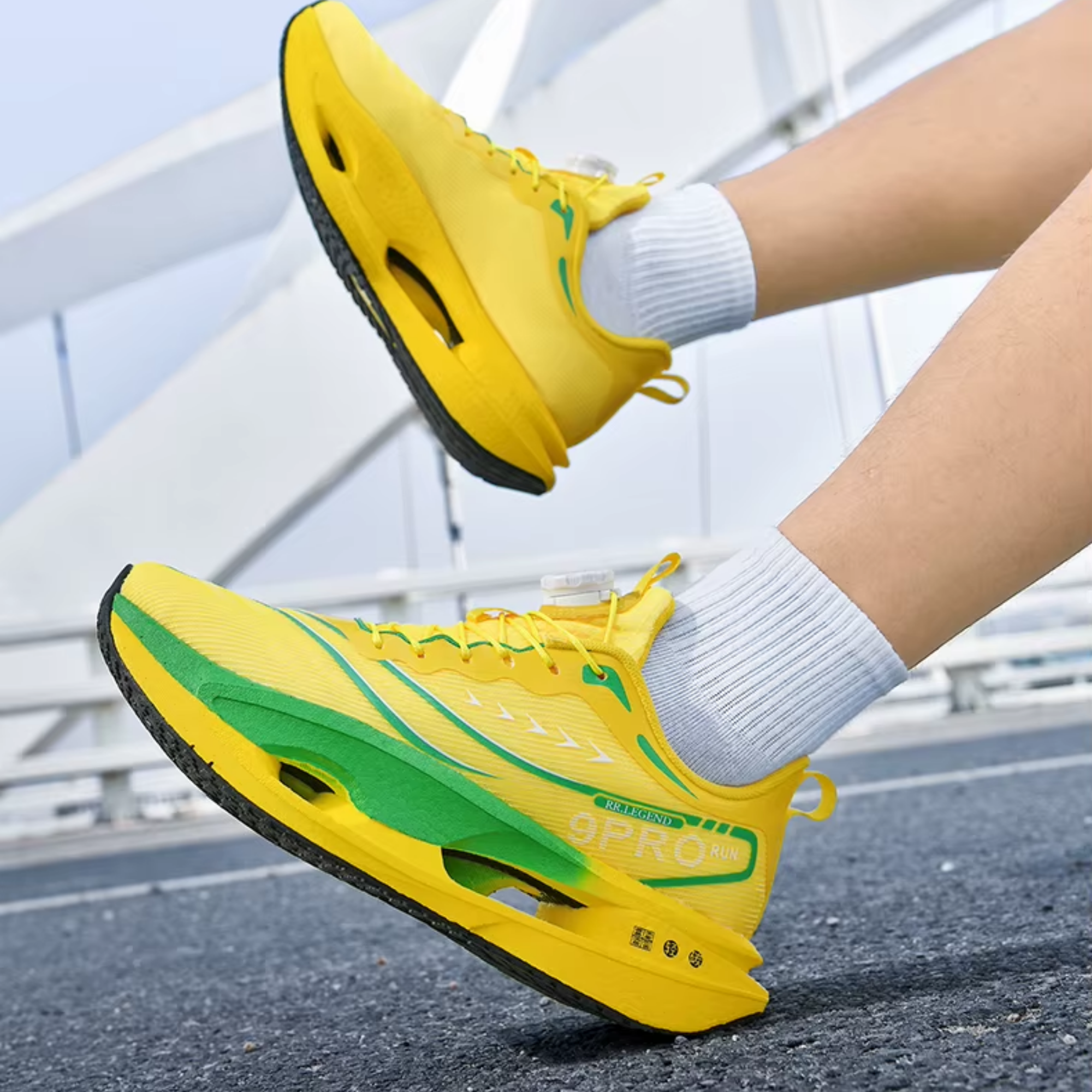 פלקס־ראן – נעלי ספורט קלות ונוחות לריצה ולהליכה יומיומית עם סגירה חכמה לנעילה מהירה